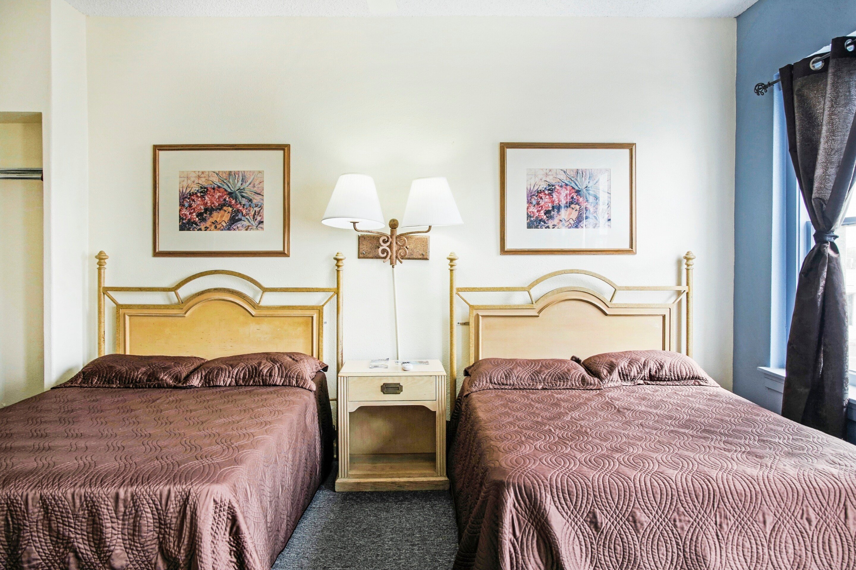 CAMERON HISTORIC HOTEL BROWNS-guestroom-Room.jpg