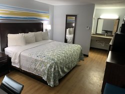  - HomeTowne Studios Battle Creek - I-94, Exit 97