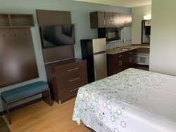  - HomeTowne Studios Battle Creek - I-94, Exit 97