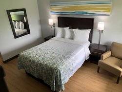  - HomeTowne Studios Battle Creek - I-94, Exit 97