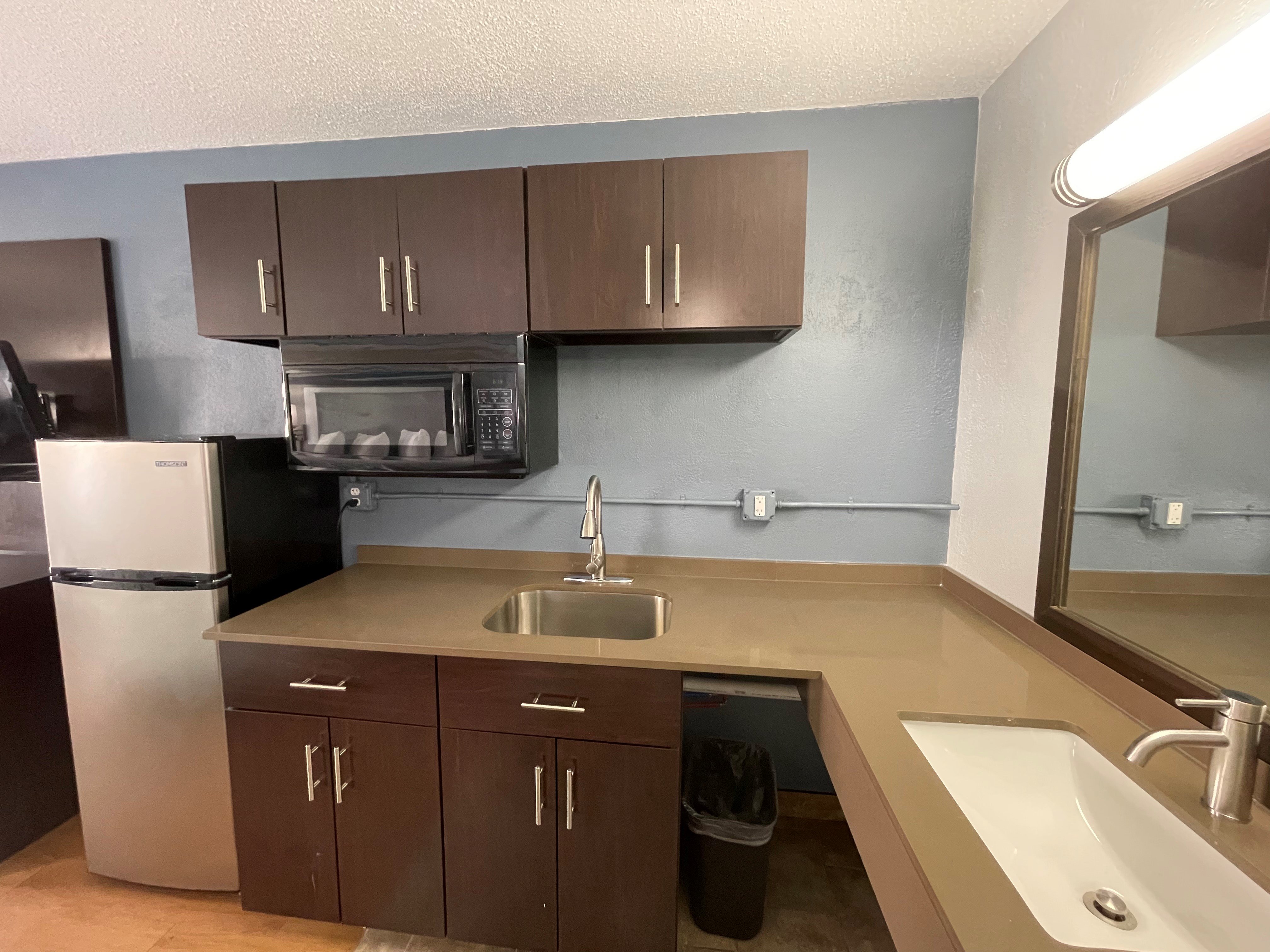 HOMETOWNE STUDIOS BATTLE CREEK-guestroom-Vanity Kitchen.jpg
