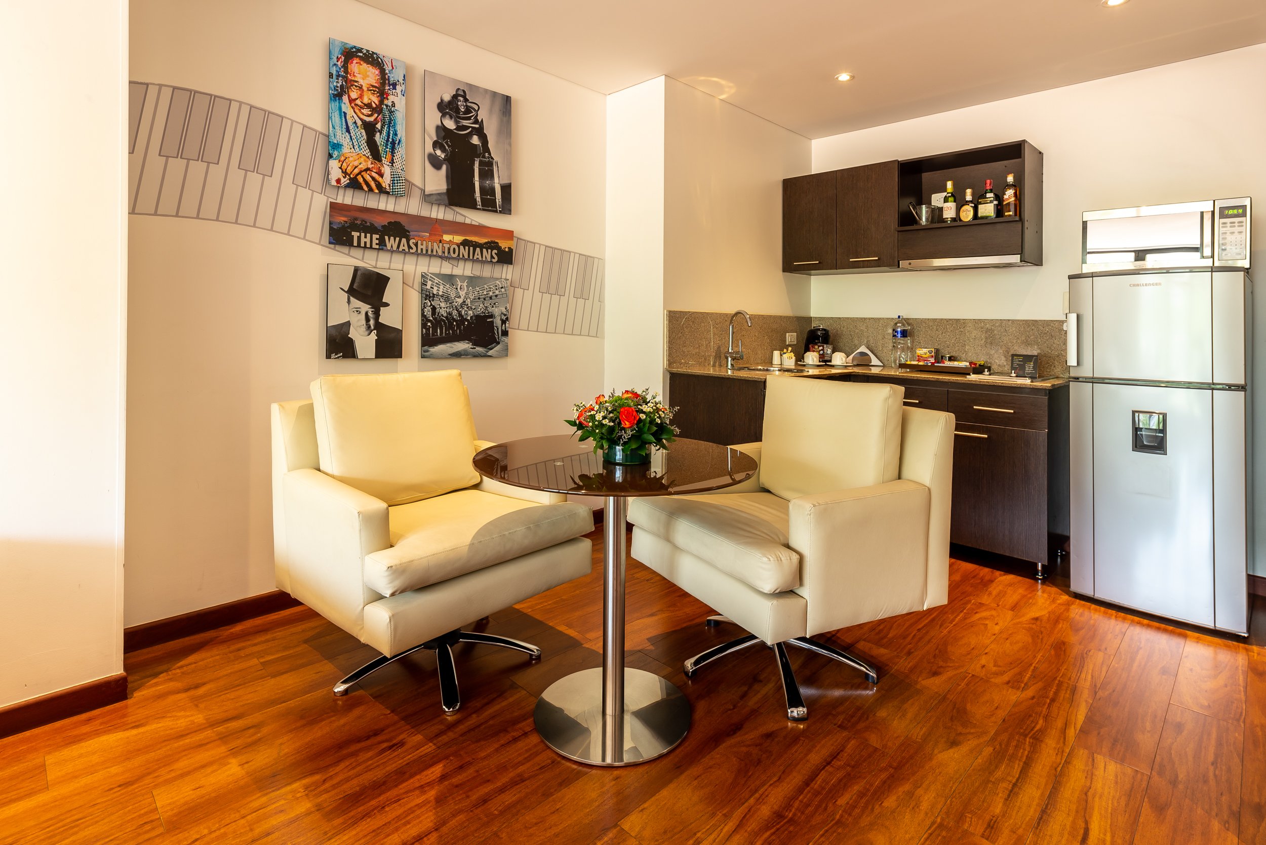 BLUE DOORS JAZZ APARTMENTS-guestroom-Dinning room.jpg