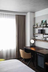  - Renaissance Hotel Airport Gateway Atlanta - I-85, Exit 72