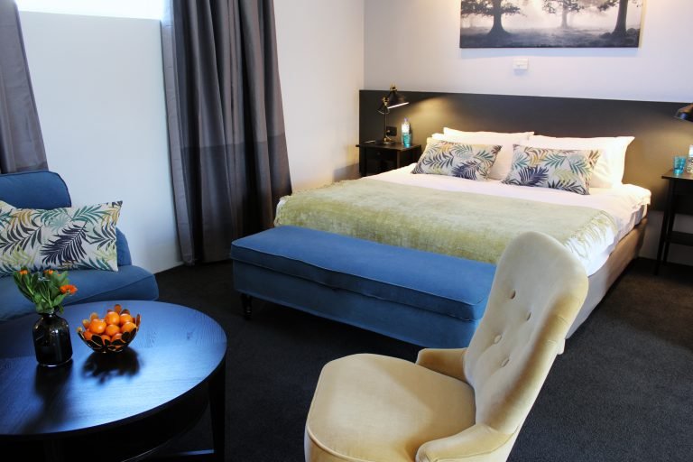 THE ORIANA ORANGE-guestroom-King Suite.jpg