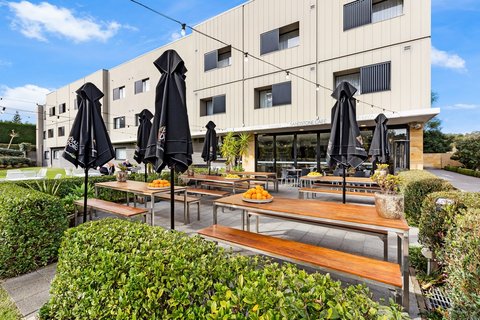 Hotel Exterior Sandstone Cafe