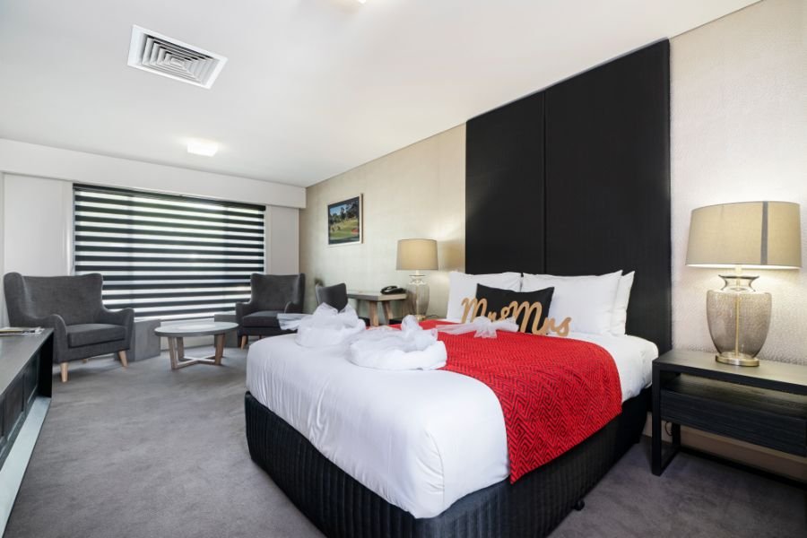 CITY GOLF CLUB MOTEL-guestroom-Executive King.jpg