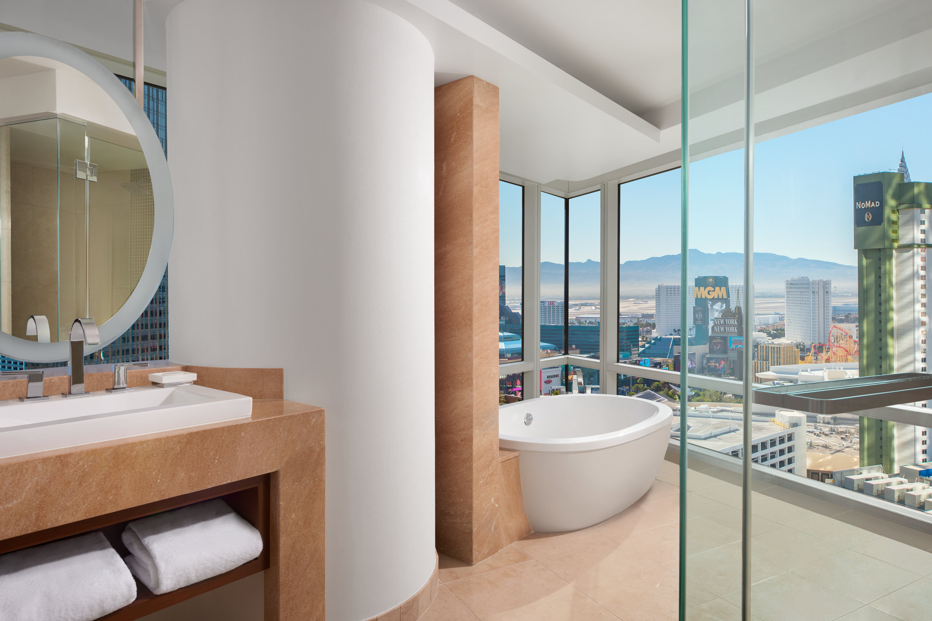 Corner Suite Panoramic View Bathroom