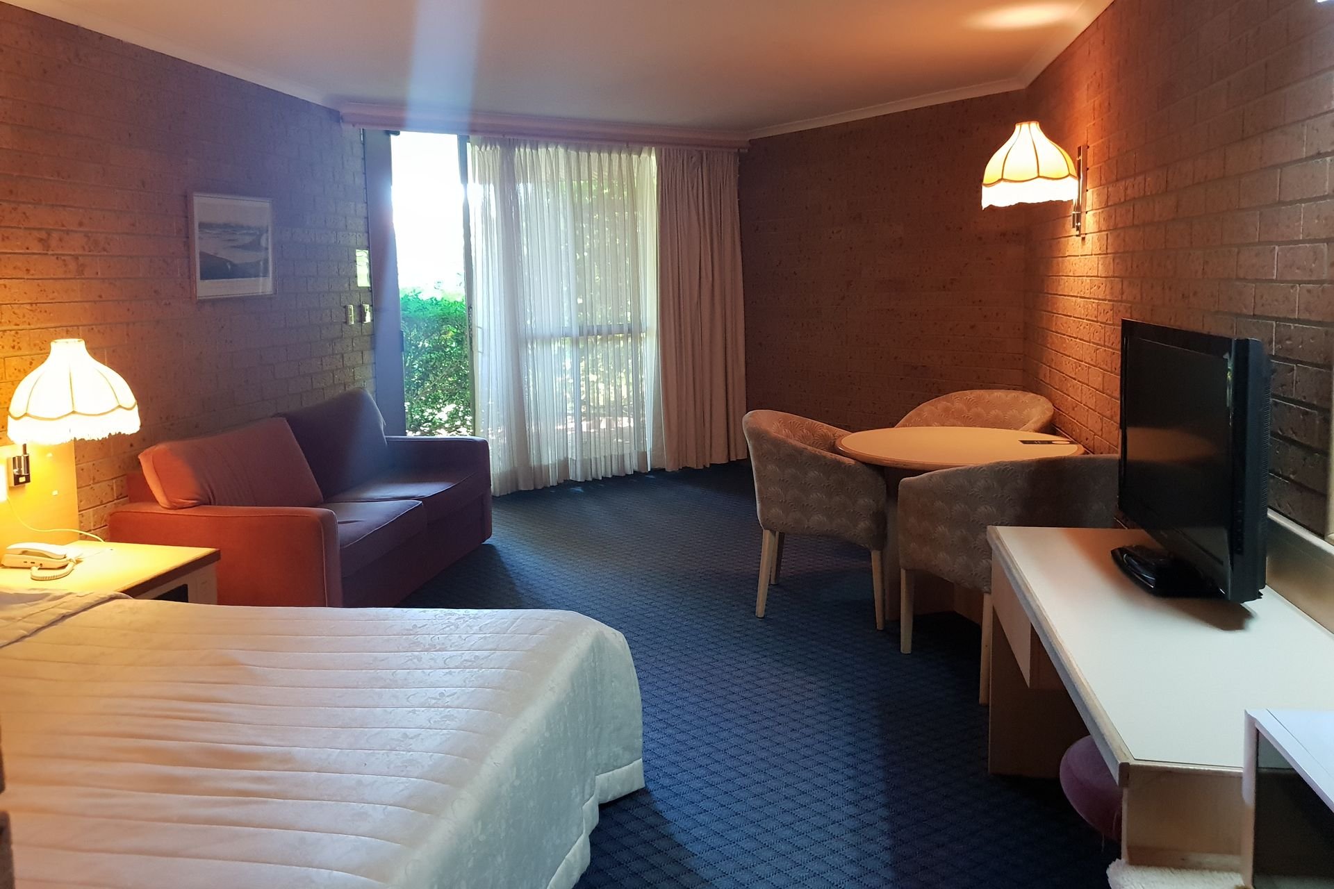 JOHN HUNTER MOTEL-guestroom-Queen Room.jpg