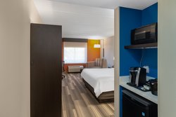  - Holiday Inn Express & Suites Bluffton