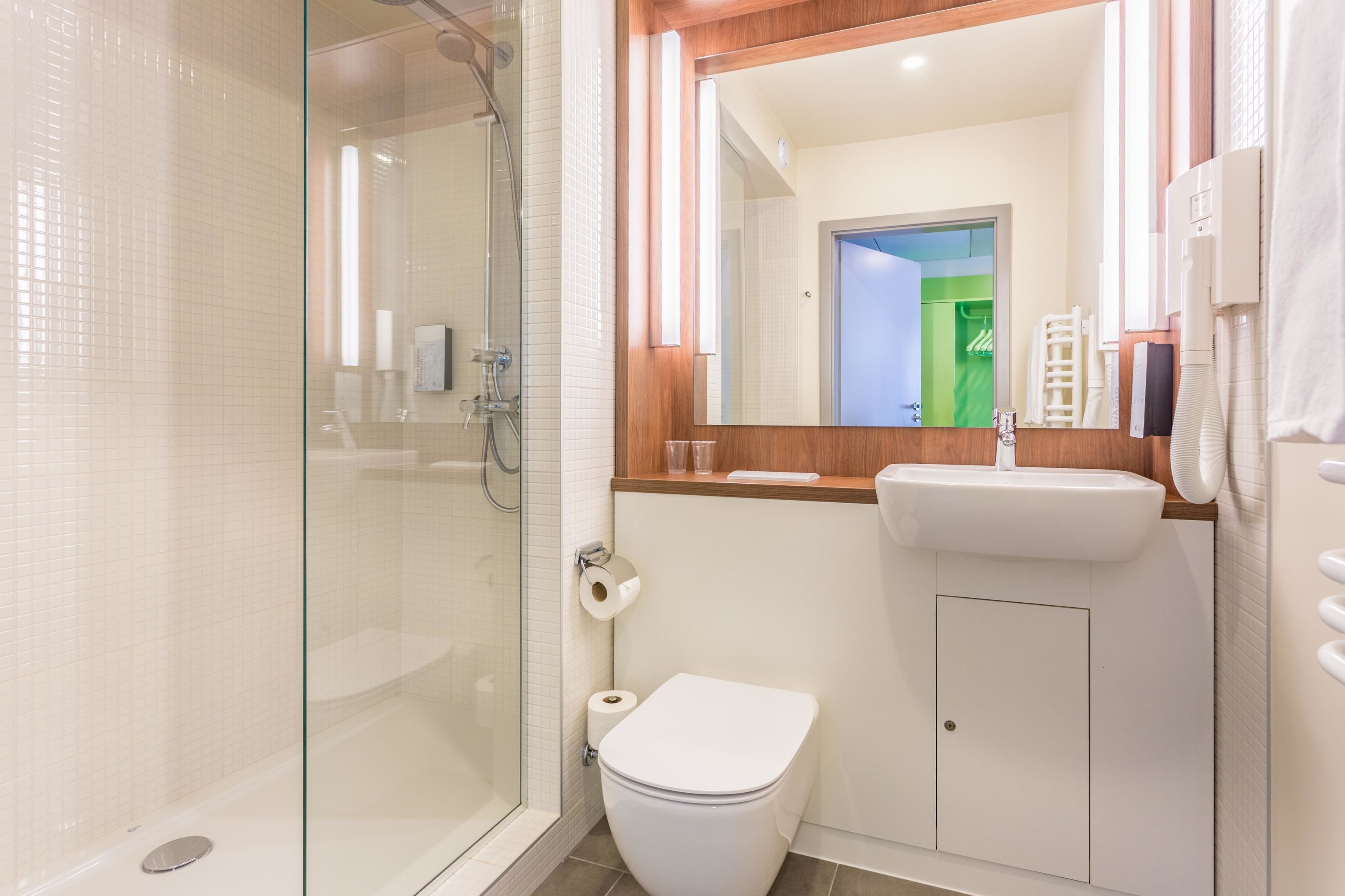 B&B HOTELNOWY TARG-guestroom-GUEST ROOM BATH.jpg