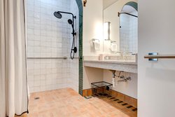  - Elwood Hotel Downtown Lexington