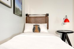  - Elwood Hotel Downtown Lexington