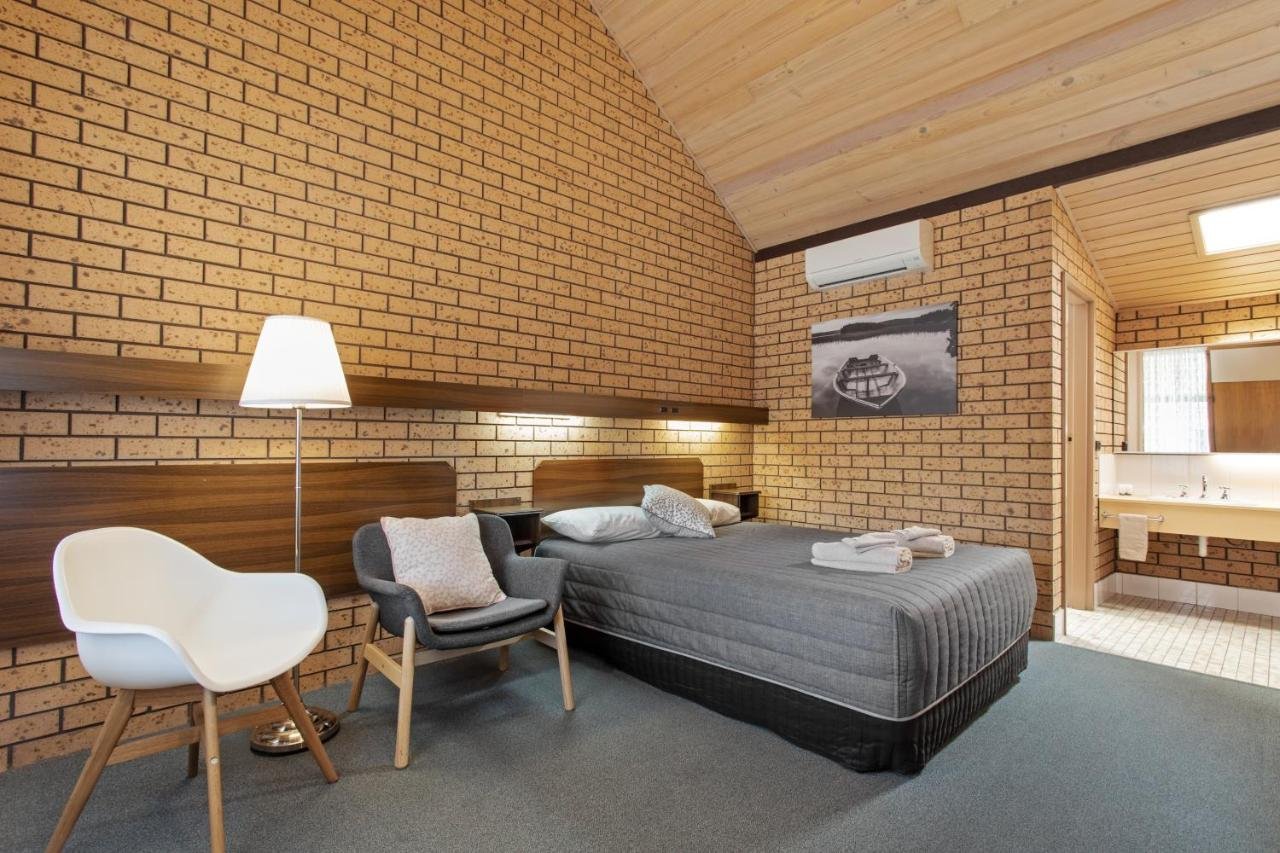 MAFFRA MOTOR INN-guestroom-ROOM.jpg