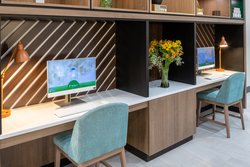  - Holiday Inn Airport Holtsville - I-495, Exit 63