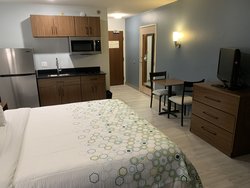  - HomeTowne Studios Okemos - I-96, Exit 110