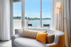  - Courtyard by Marriott Hotel Bayfront Erie