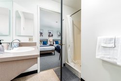  - CozySuites Central West End St Louis