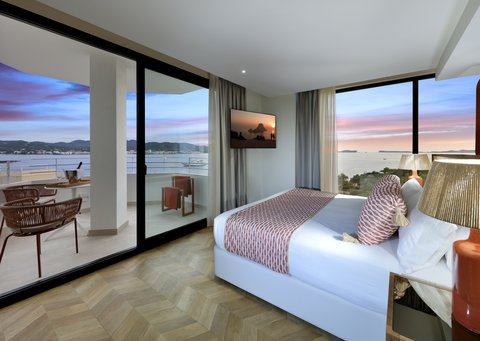 Signature Level Junior Suite Sea View