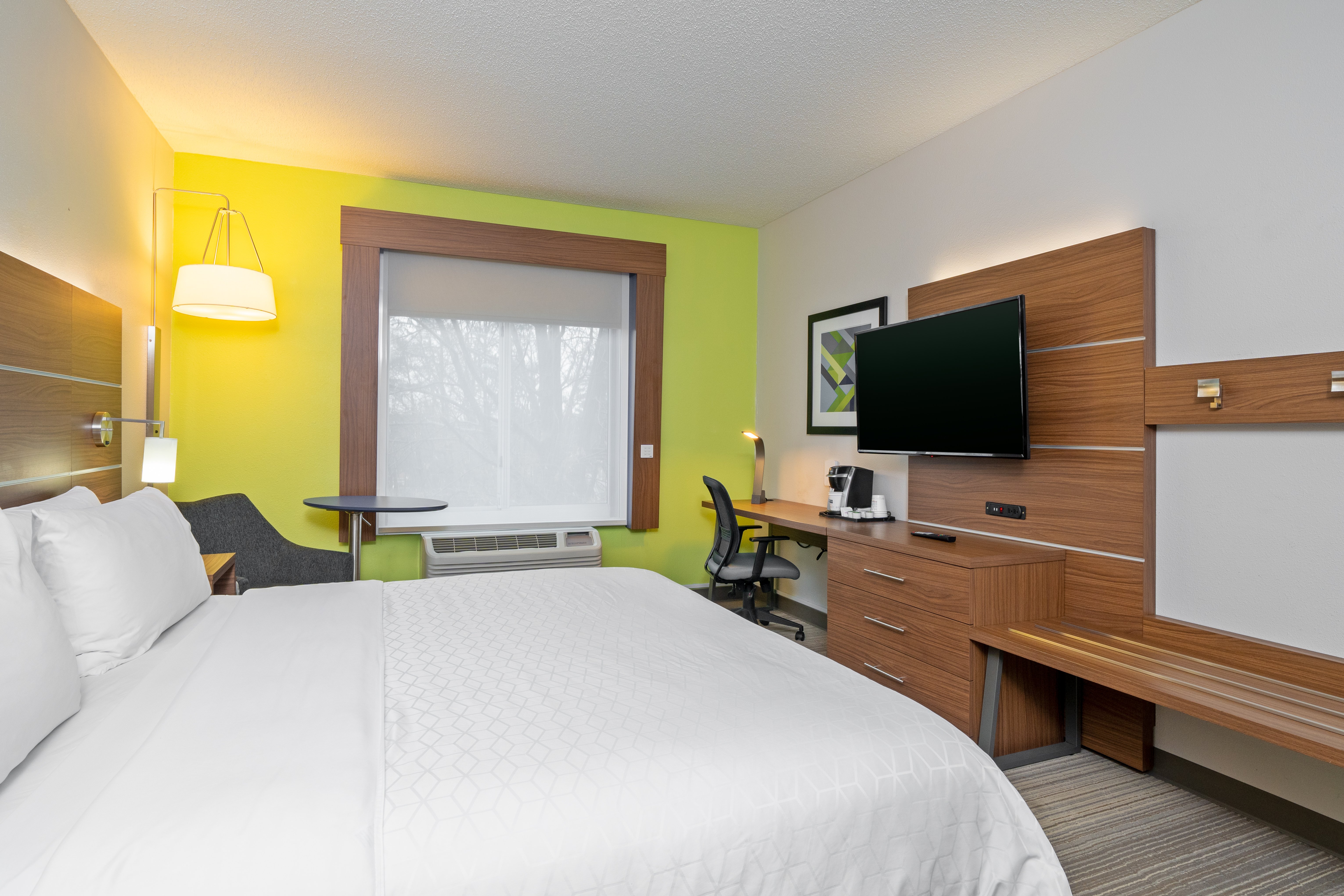 HOLIDAY INN EXP STES WOODBRIDG BY I-guestroom-Guest Room.jpg