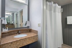  - Courtyard by Marriott Elizabeth - I-95, Exit 13A