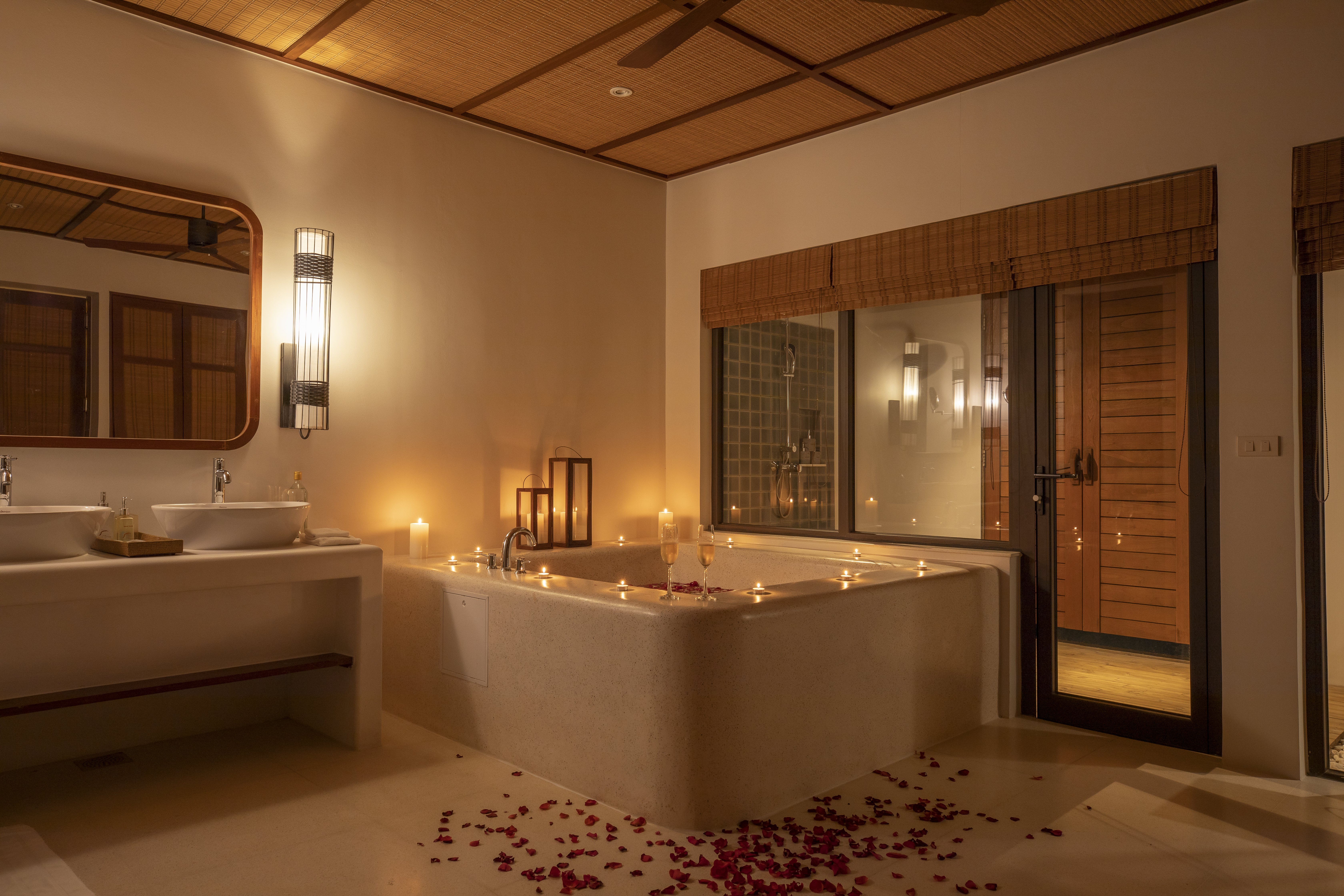 The Royal Sands Koh Rong Resor-guestroom-Bathube.jpg