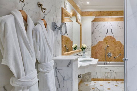 GROTTA GIUSTI RESORT TUSCANY - Photo 52