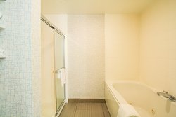  - Holiday Inn Express & Suites Lincoln