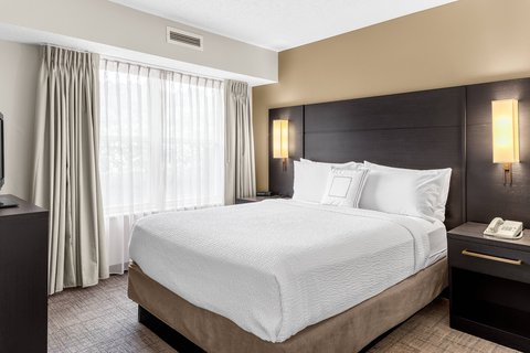 Suite - King Bedroom