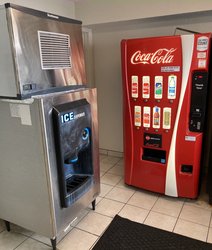  - HomeTowne Studios Okemos - I-96, Exit 110