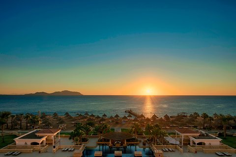 Beach & Pool