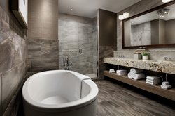  - Josie Hotel Rossland