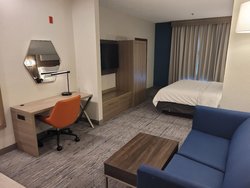  - Holiday Inn Express & Suites Starkville
