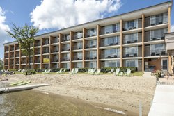  - Holiday Inn Detroit Lakes