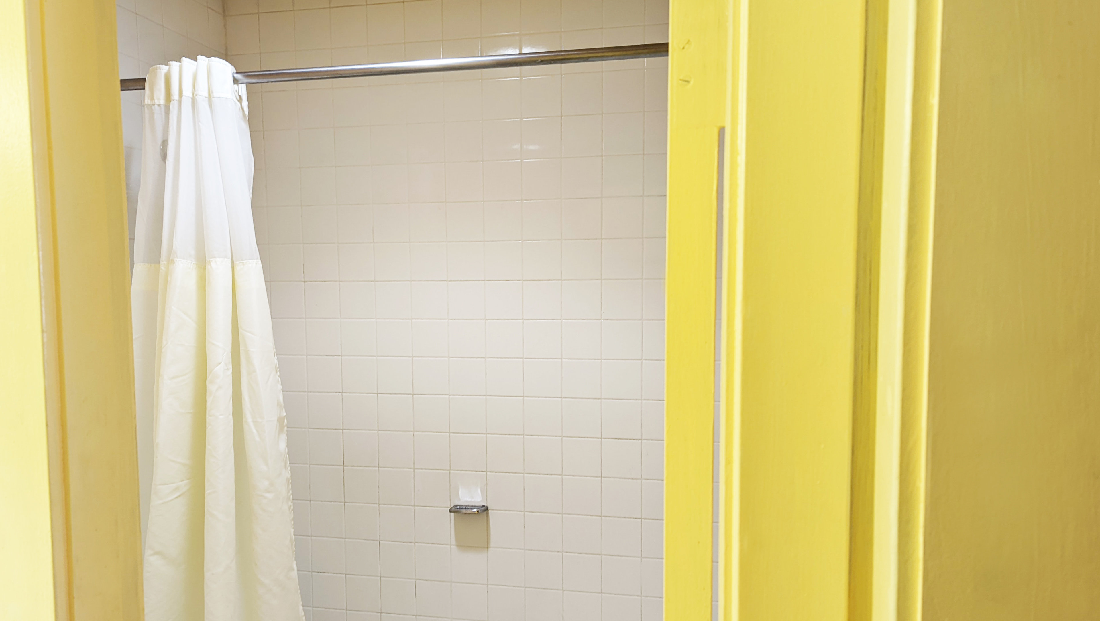 M Star Hotel Cleveland-guestroom-Double Beds Bathroom.jpg