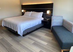  - Holiday Inn Express & Suites North Warrensburg