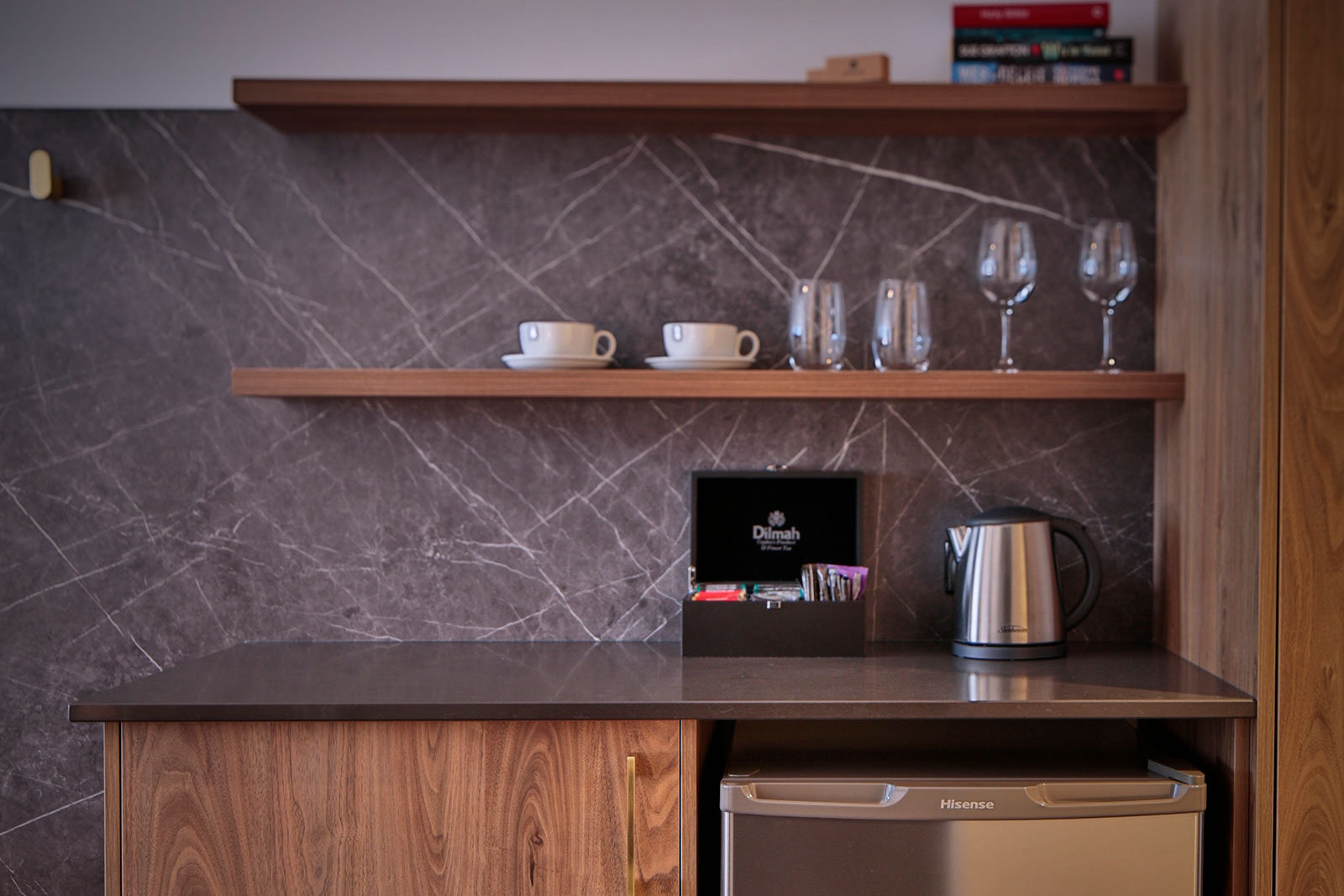 THE REMINGTON ORANGE-guestroom-Kitchenette.jpg