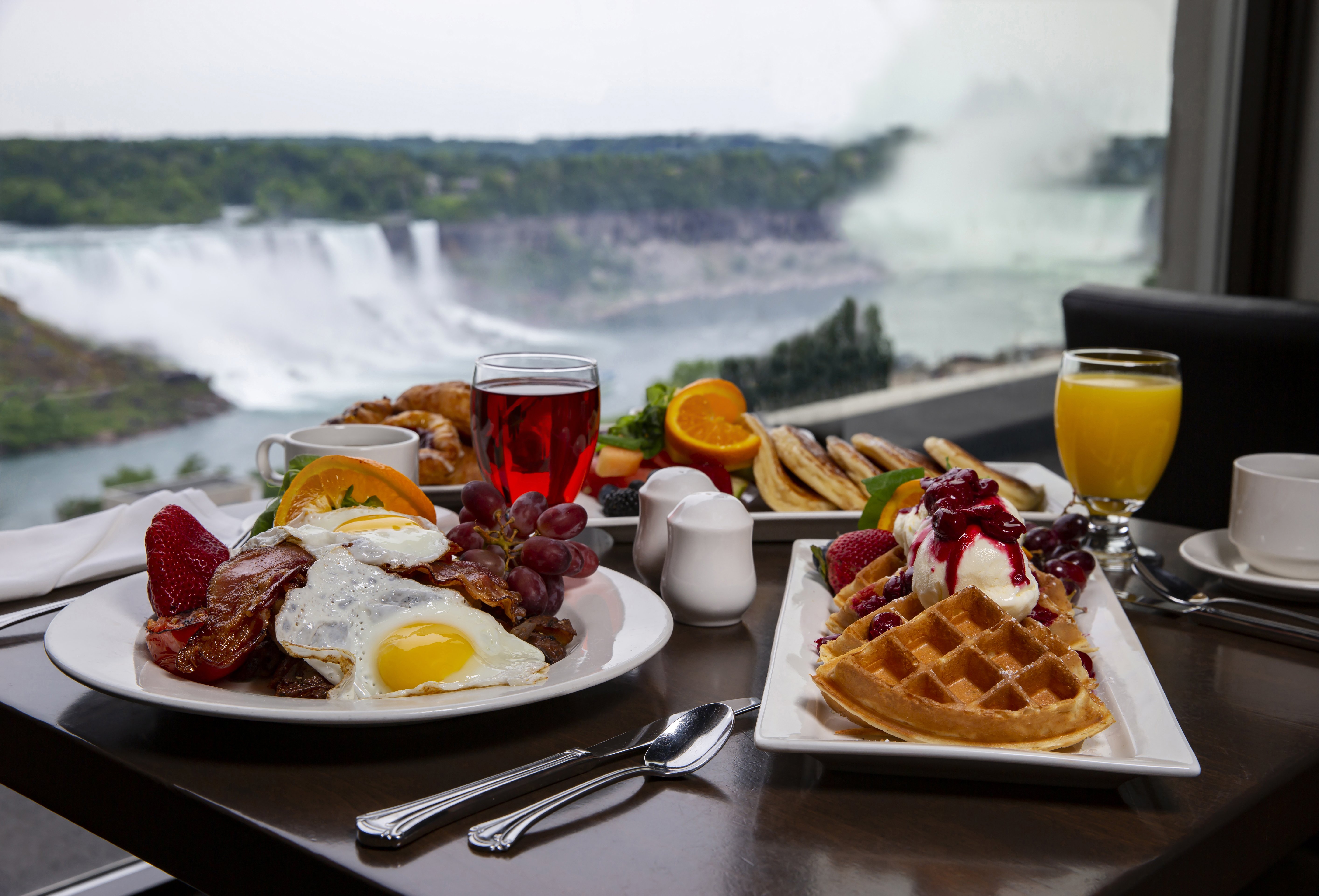 Breakfast overlooking Niagara Falls.