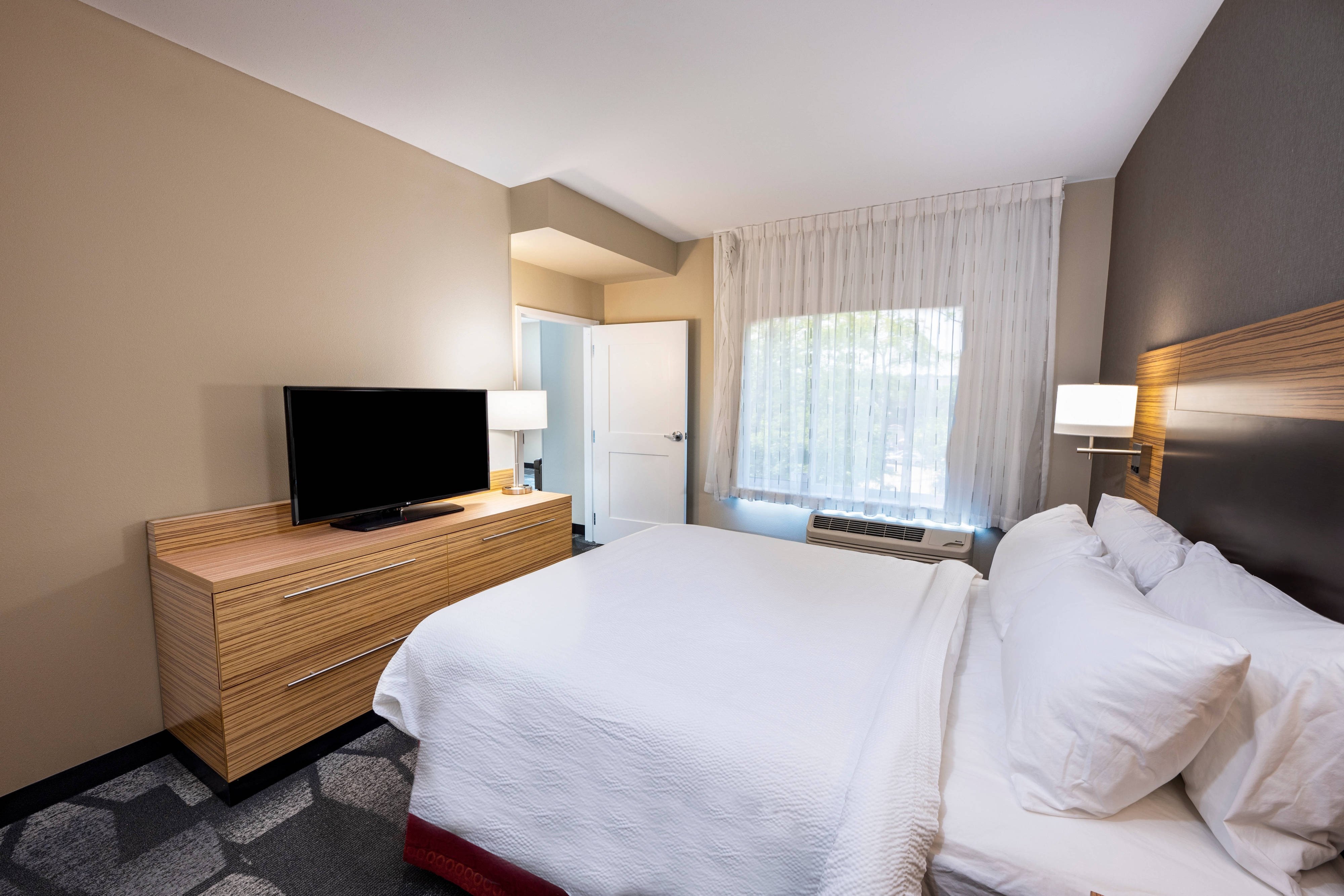 TownePlace Suites by Marriott Fort Mill at Carowinds Blvd-guestroom-One-Bedroom Queen Suite - Bedroom.jpg