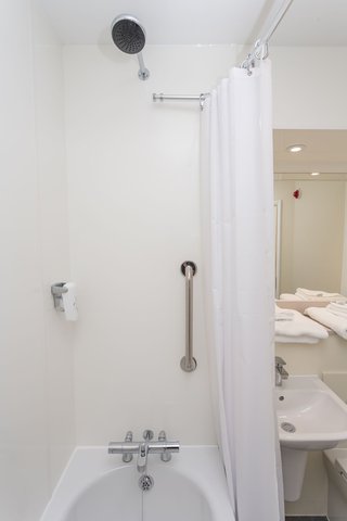 Standard Batroom