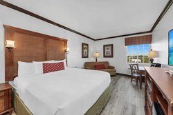  - Bayfront Inn 5th Avenue Naples