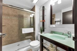  - Bayfront Inn 5th Avenue Naples