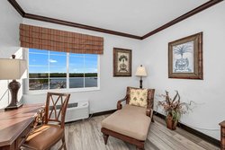  - Bayfront Inn 5th Avenue Naples