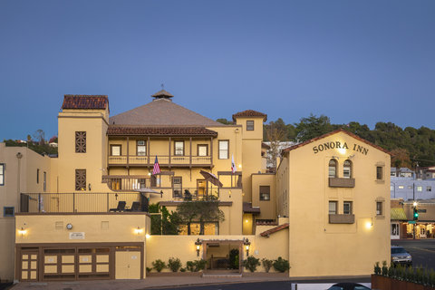 Sonora Inn Exterior