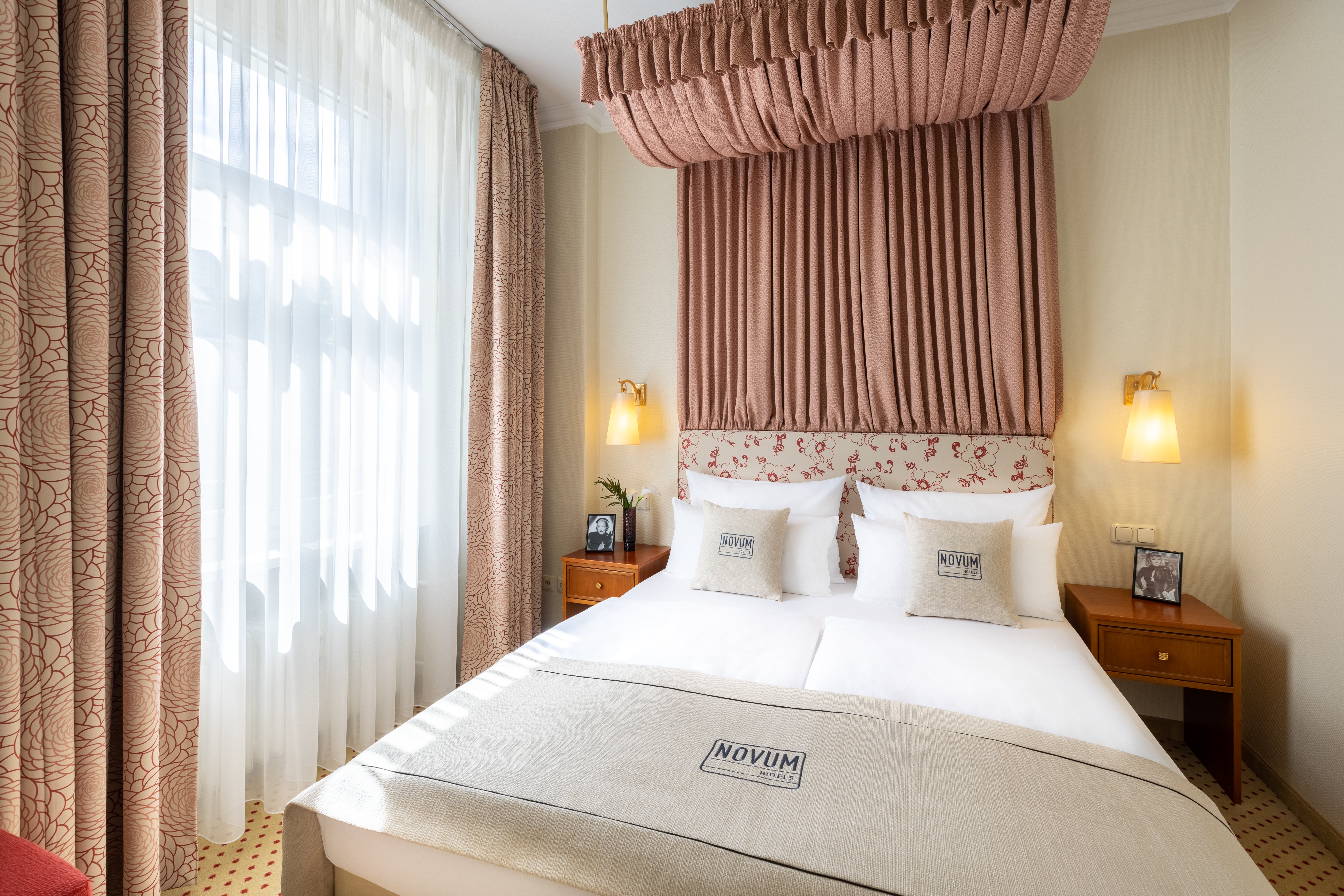 GARNER HOTEL PRINZ EUGEN BY IHG-guestroom-Suite - Hotel Kronprinz Berlin.jpg