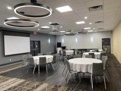  - Holiday Inn Detroit Lakes