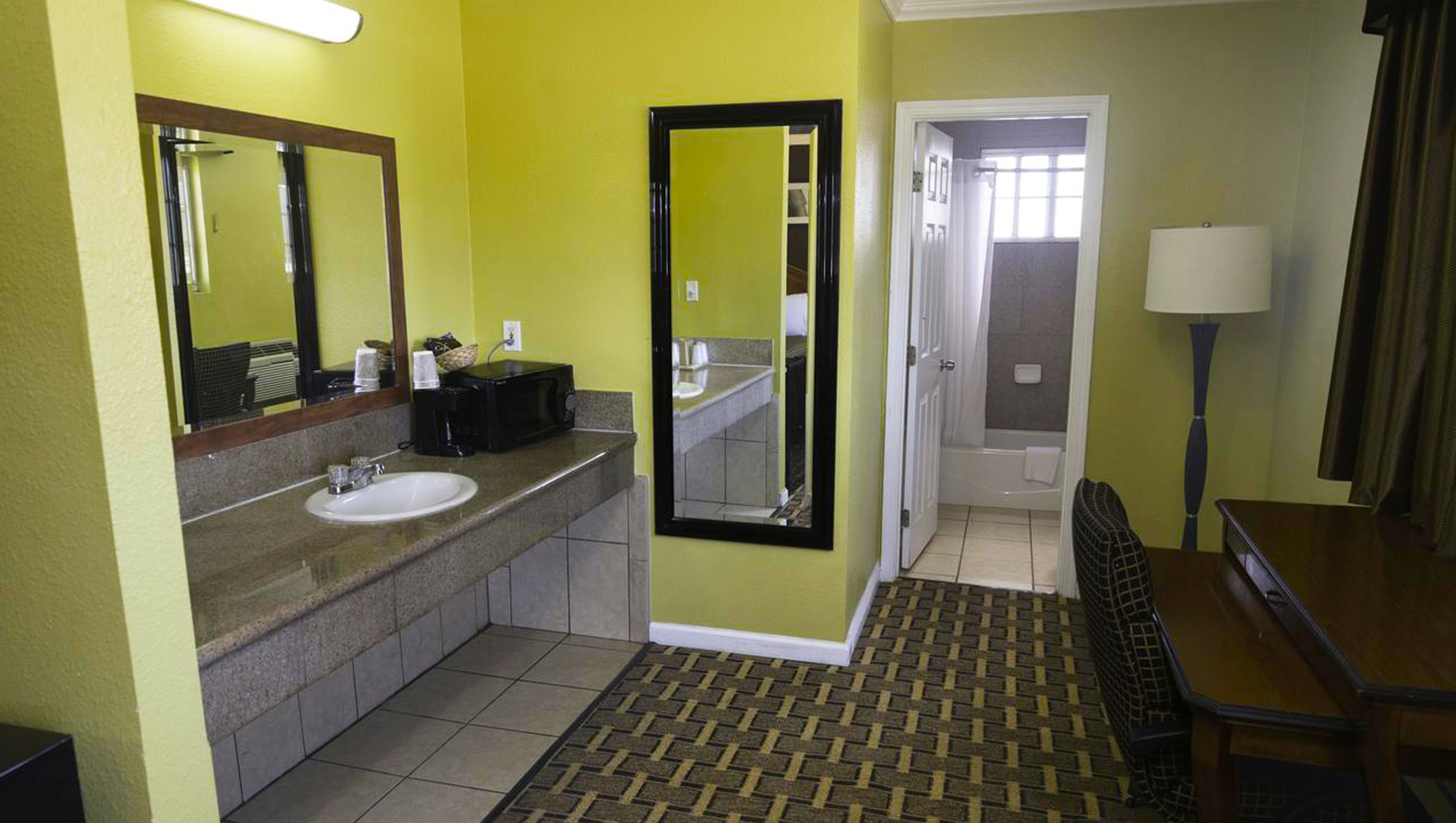 Kings Motel Inglewood-guestroom-MH Kings Motel Inglewood CA Bathroom Two Queen.jpg