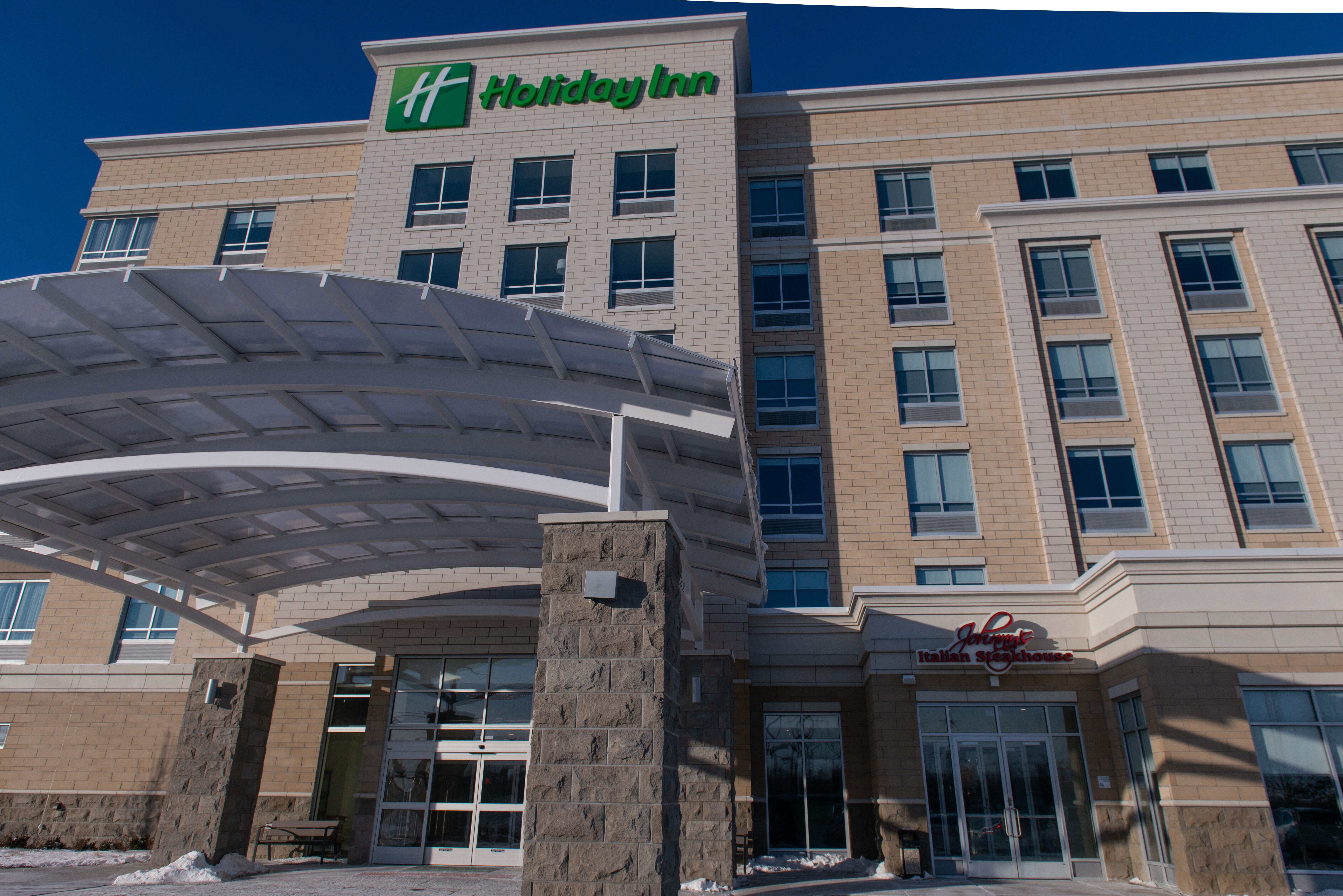 Welcome to Holiday Inn, a modern hotel in Livonia MI.