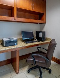  - Holiday Inn & Suites Beckley - I-64 & I-77, Exit 44