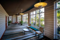  - Holiday Inn & Suites Beckley - I-64 & I-77, Exit 44