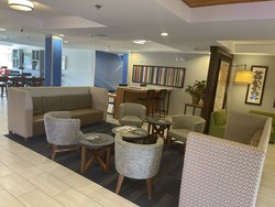  - Holiday Inn Express & Suites Shelbyville - I-74, Exit 113